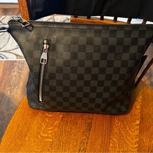 Louis Vuitton Elegant Black Interior Bag